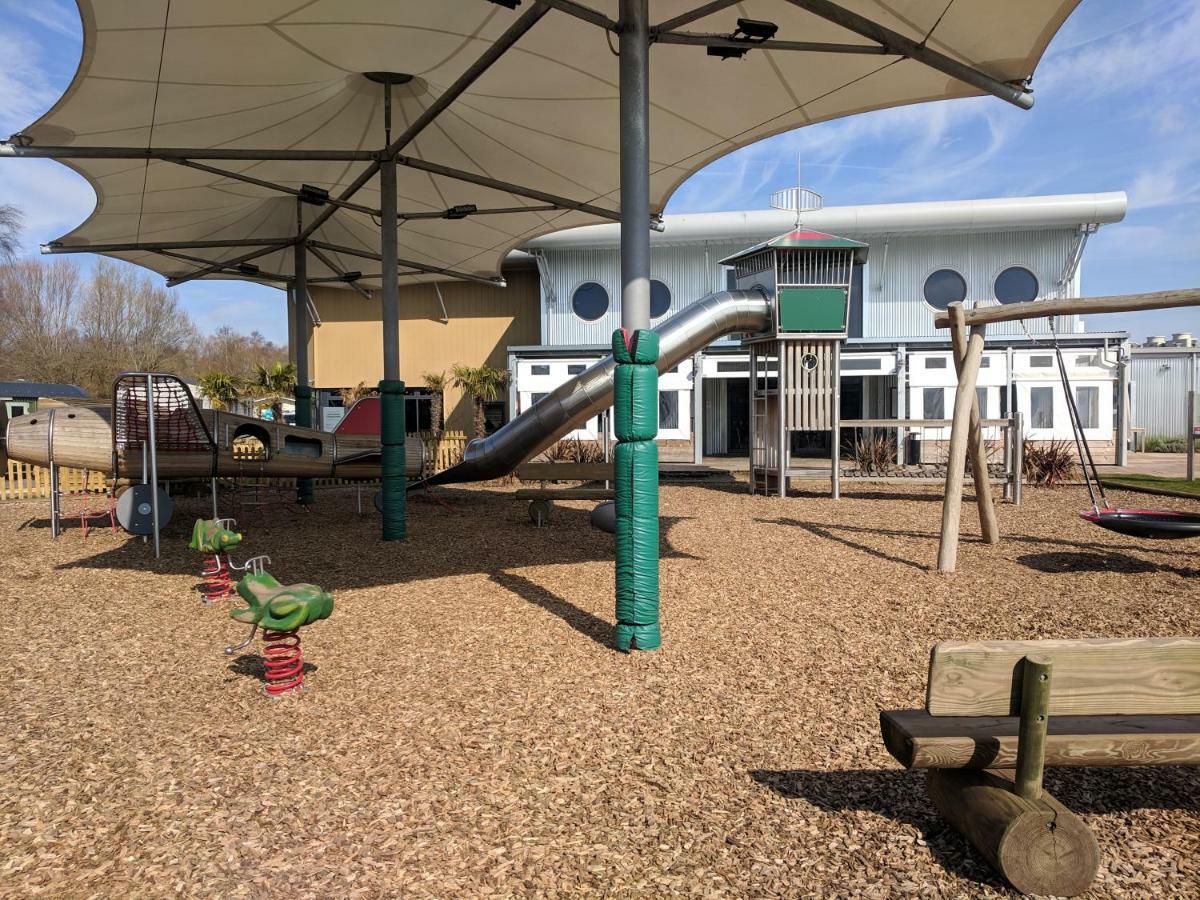 P&D'S Pearl Caravan At Tattershall Lakes Country Park Hotel Exterior foto