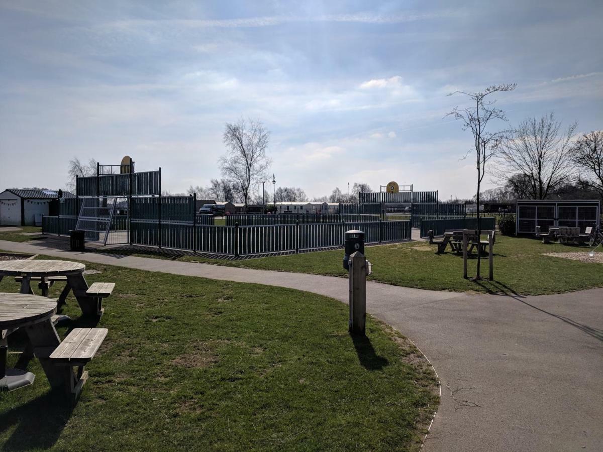 P&D'S Pearl Caravan At Tattershall Lakes Country Park Hotel Exterior foto